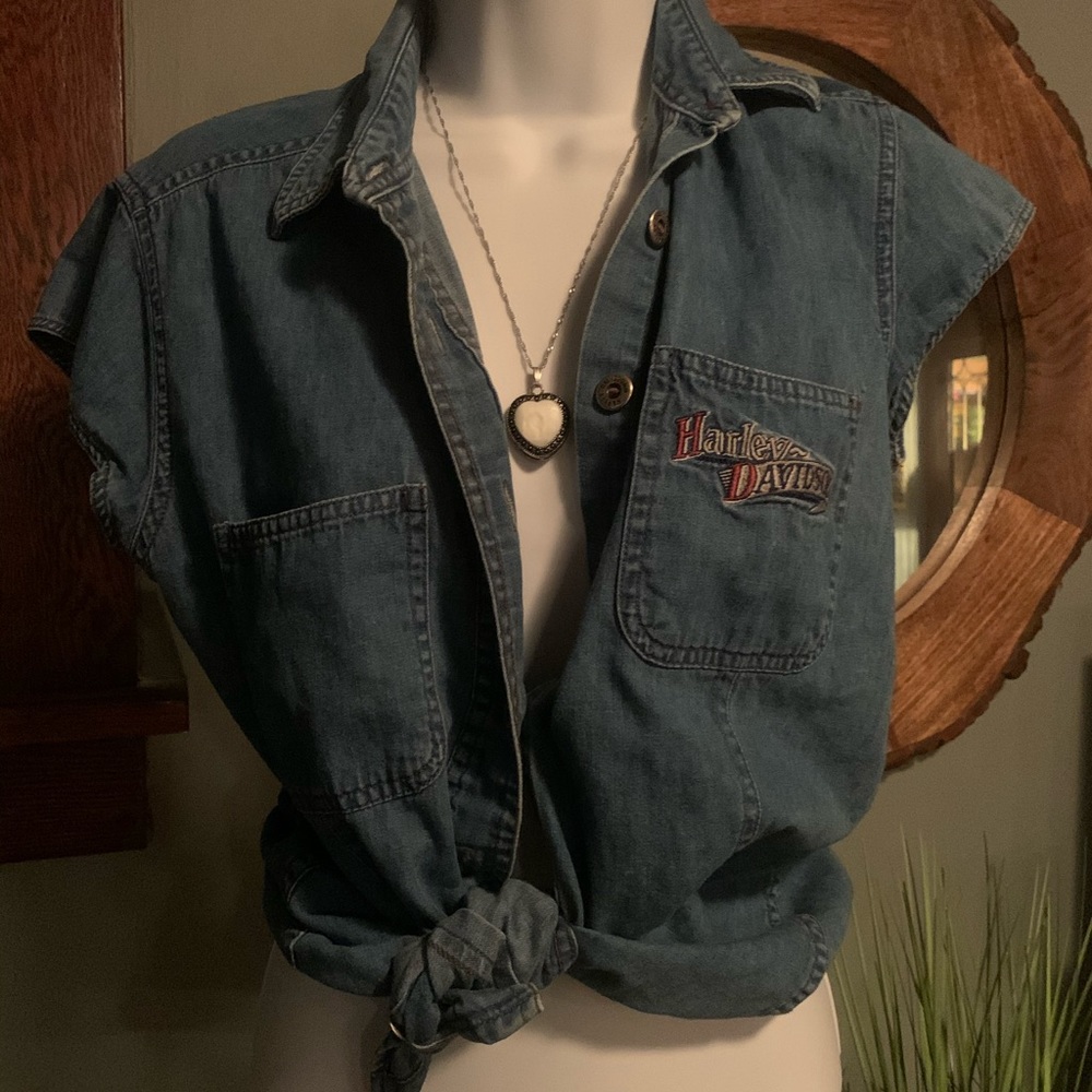 - HARLEY DAVIDSON BUTTON DOWN JEAN SHIRT SIZE MEDIUM